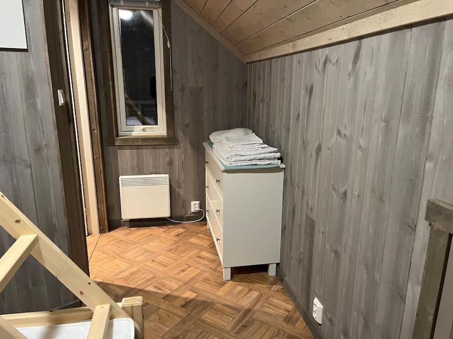 Leilighet I Rorbu Pa Kaldfarnes - Yttersia Senja Exterior foto